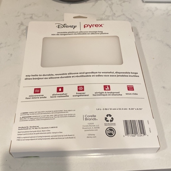 Pyrex® Half-Gallon Silicone Storage Bag 2-pack: Disney Mickey Mouse - Picture 4 of 7